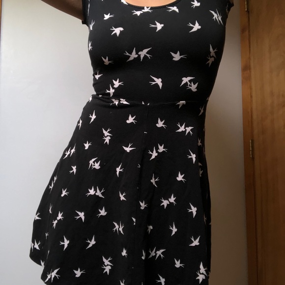 🖤  Black and White Swallow Dress 🖤 - Picture 3 of 5